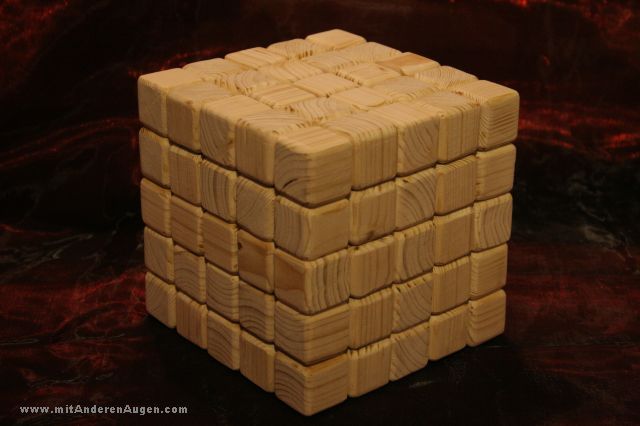 Borg Cube zusammengesetzt