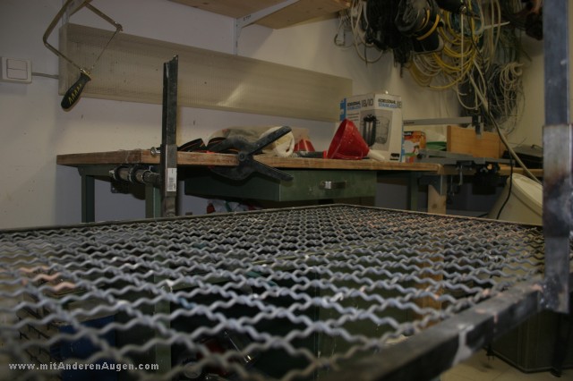 Blick in die Werkstatt zum Herstellen der Gipsformen und Gie&szlig;en der Tonobjekte