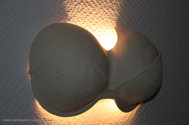 IMG_5391.JPG
Blende f/5.6
ISO 400
Brennweite 55/1
Blitz 9
Model Canon EOS 20D
2006:02:21 00:35:08
Clay - Kunst aus Ton
Lampe: C70 The WallLampe aus gegossenem Ton mit sehr angenehmen indirektem Licht in zwei Kegeln nach oben und untenca. 25 cm x 17 cm

(C) Oliver.Schweikart@mitAnderenAugen.com