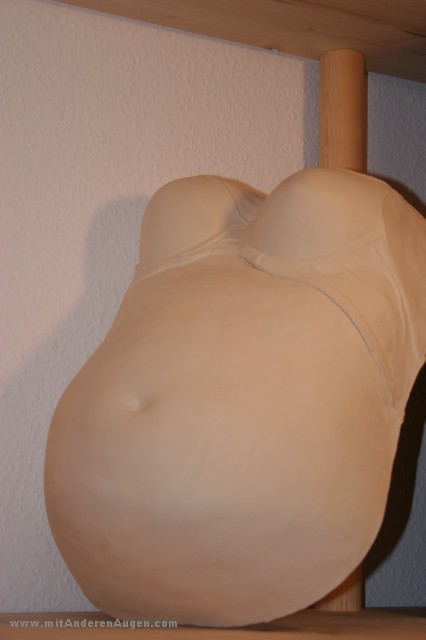 IMG_8652.JPG
Blende f/5.6
ISO 400
Brennweite 48/1
Blitz 25
Model Canon EOS 20D
2006:11:11 15:34:49
Clay - Kunst aus Ton
The UnbornTorso einer Schwangeren aus gegossenem TonAuftragsarbeitPreis nach Aufwand

(C) Oliver.Schweikart@mitAnderenAugen.com